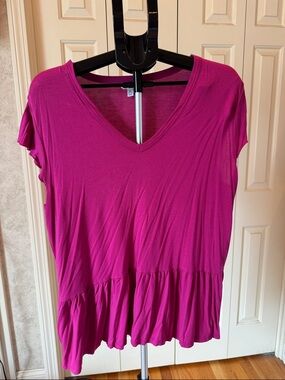 Time and Tru Fuschia V-Neck Peplum Tunic